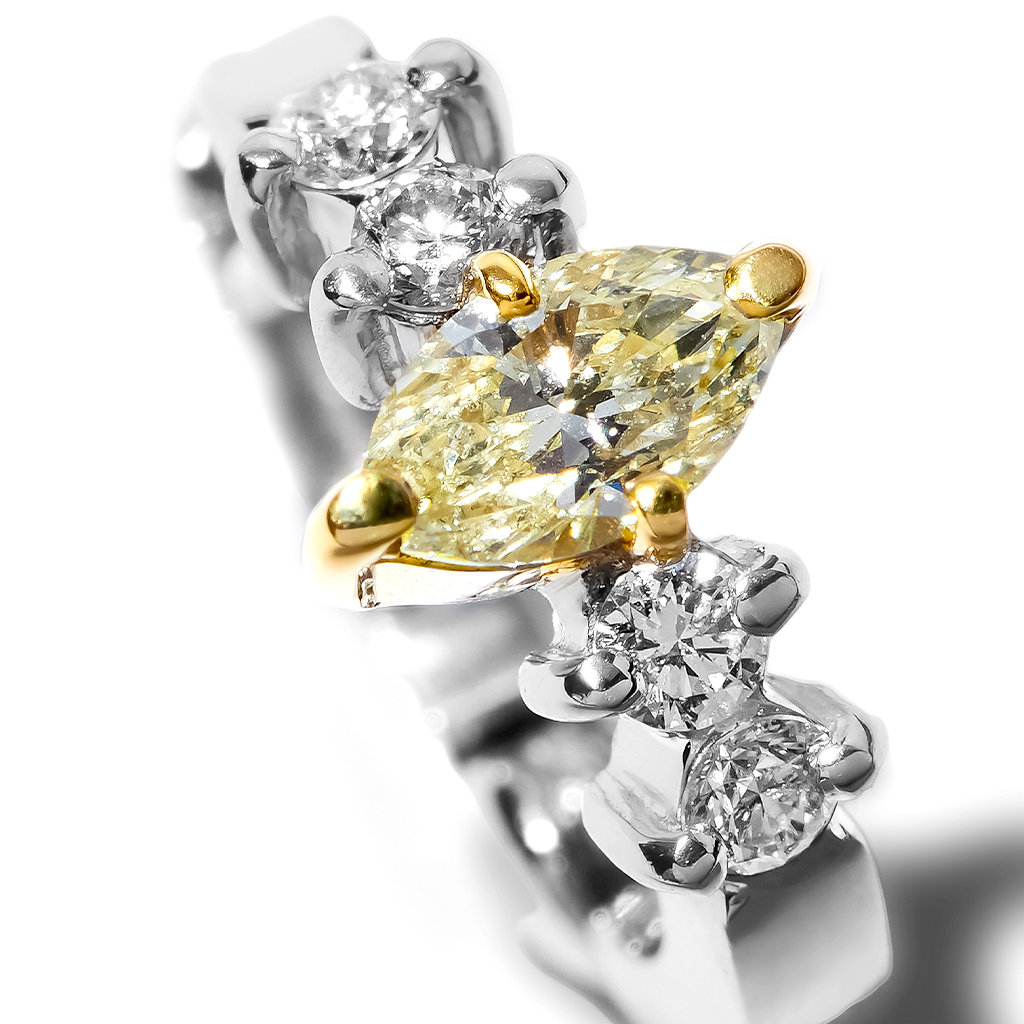 MILAMORE ダイヤモンドK18ピアス 蠍座　ミラモア MILAMORE ダイヤモンドK18ピアス 蠍座 ミラモア MILAMORE